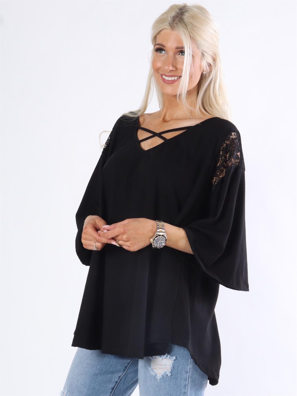 Sasha - Beigefarvet bluse med blondedetalje ved ærmet